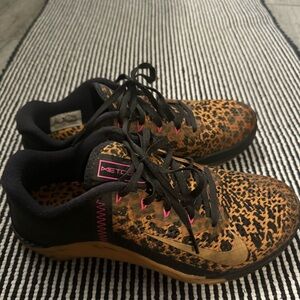 Nike Metcon 6 Shoes - Leopard/Pink - Size 8.5